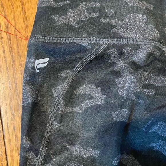 New fabletics black and grey camo high waist athletic workout leggings - Picture 5 of 7